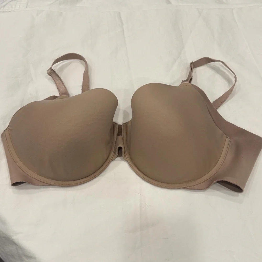 ✅ 5/$25 Olga 42D large tan bra underwire lightly padded cups Intimates smoothing